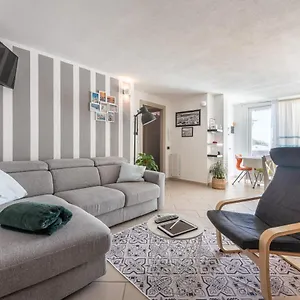 Casa vacanze A, Capitana