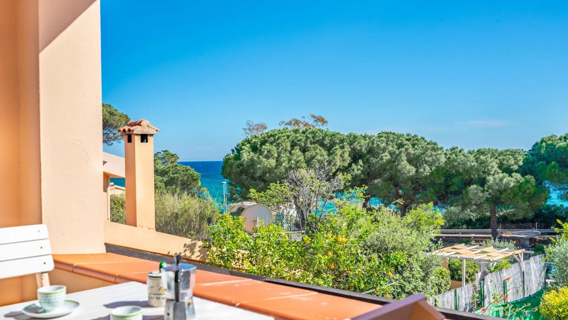 Perla Marina, Estate Infinita, Is Mortorius Villa Capitana 0*,